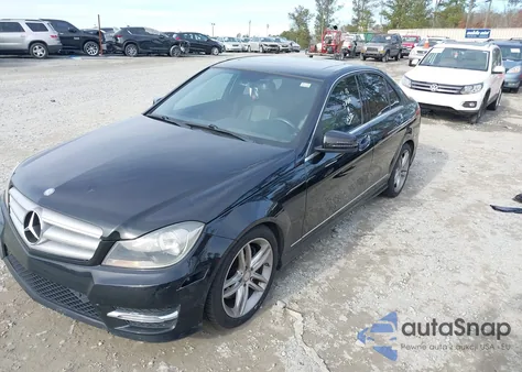 2013 Mercedes-Benz C 300 Luxury 4Matic/Sport 4Matic из США, поврежденный, VIN WDDGF8AB7DA839886